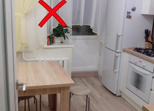 Кухня с балконной дверью – правила декора