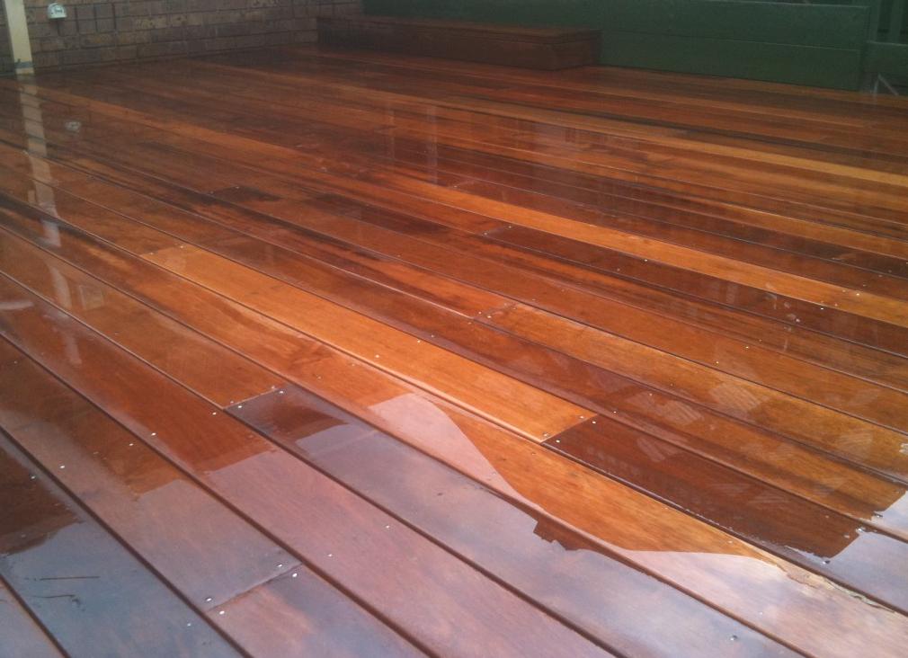 Какой выбрать лак для пола и деревянных поверхностей?