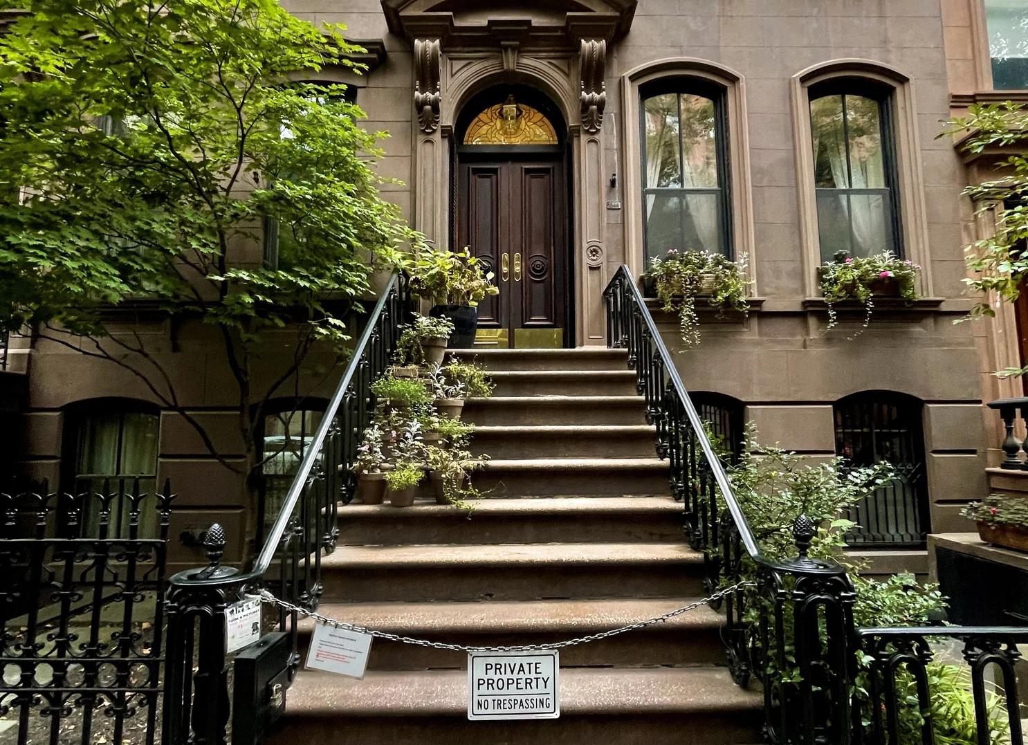 Покупка собственной квартиры или дома всегда является не только волнительным, но долгим и трудоёмким процессом